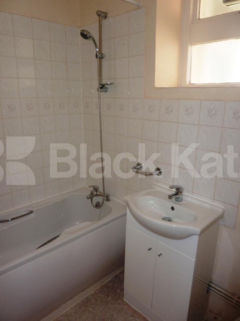 			2 Bedroom, 1 bath, 1 reception Flat			 Bloomfield Villas, WARWICK AVENUE